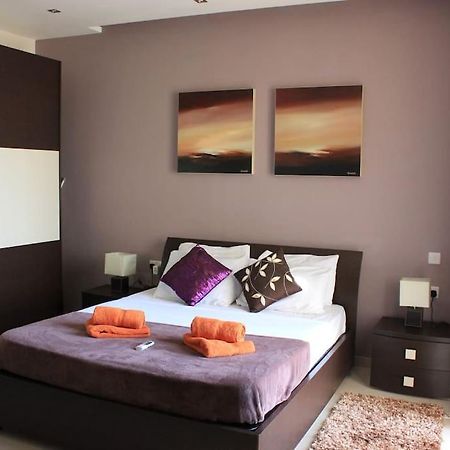 Sunny 2 Bedroom, 2 Bathrooms, Seaside Apt. Sliema Kültér fotó
