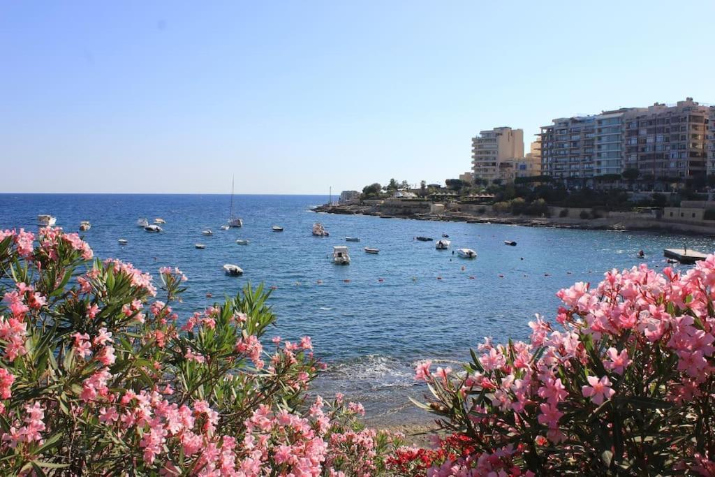 Sunny 2 Bedroom, 2 Bathrooms, Seaside Apt. Sliema Kültér fotó