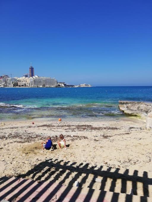 Sunny 2 Bedroom, 2 Bathrooms, Seaside Apt. Sliema Kültér fotó