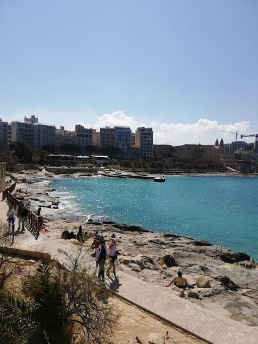Sunny 2 Bedroom, 2 Bathrooms, Seaside Apt. Sliema Kültér fotó