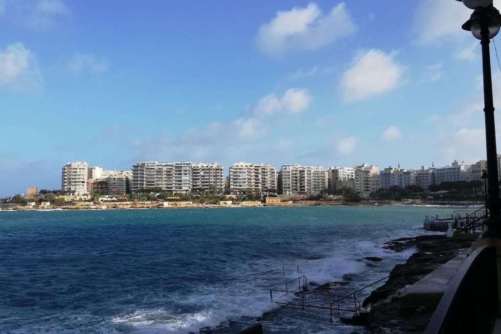 Sunny 2 Bedroom, 2 Bathrooms, Seaside Apt. Sliema Kültér fotó