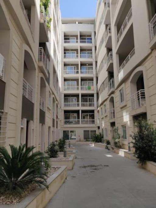 Sunny 2 Bedroom, 2 Bathrooms, Seaside Apt. Sliema Kültér fotó