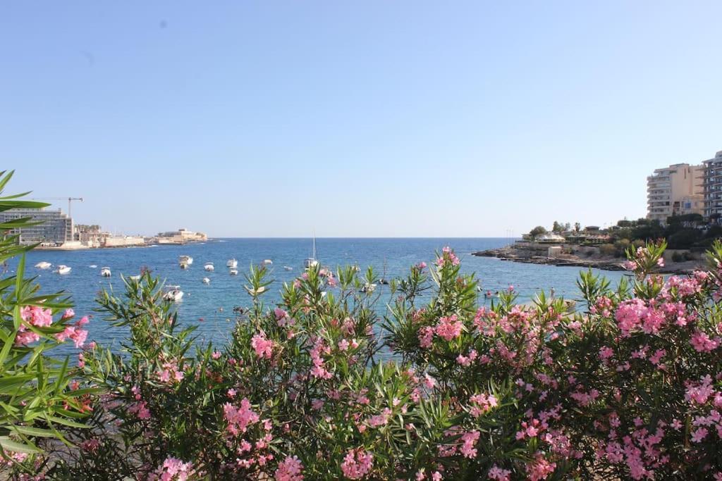 Sunny 2 Bedroom, 2 Bathrooms, Seaside Apt. Sliema Kültér fotó