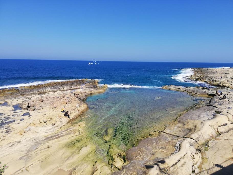 Sunny 2 Bedroom, 2 Bathrooms, Seaside Apt. Sliema Kültér fotó