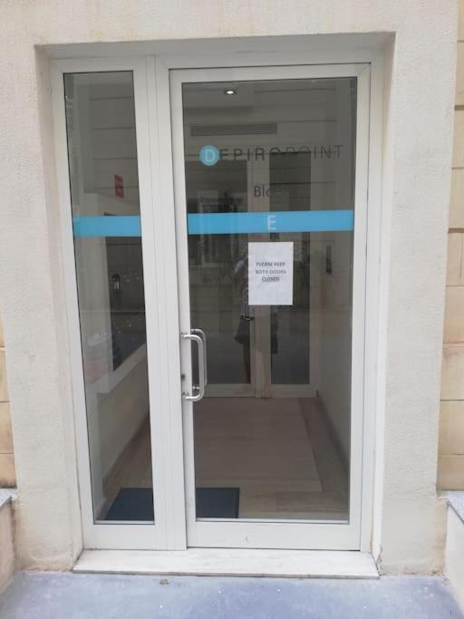 Sunny 2 Bedroom, 2 Bathrooms, Seaside Apt. Sliema Kültér fotó