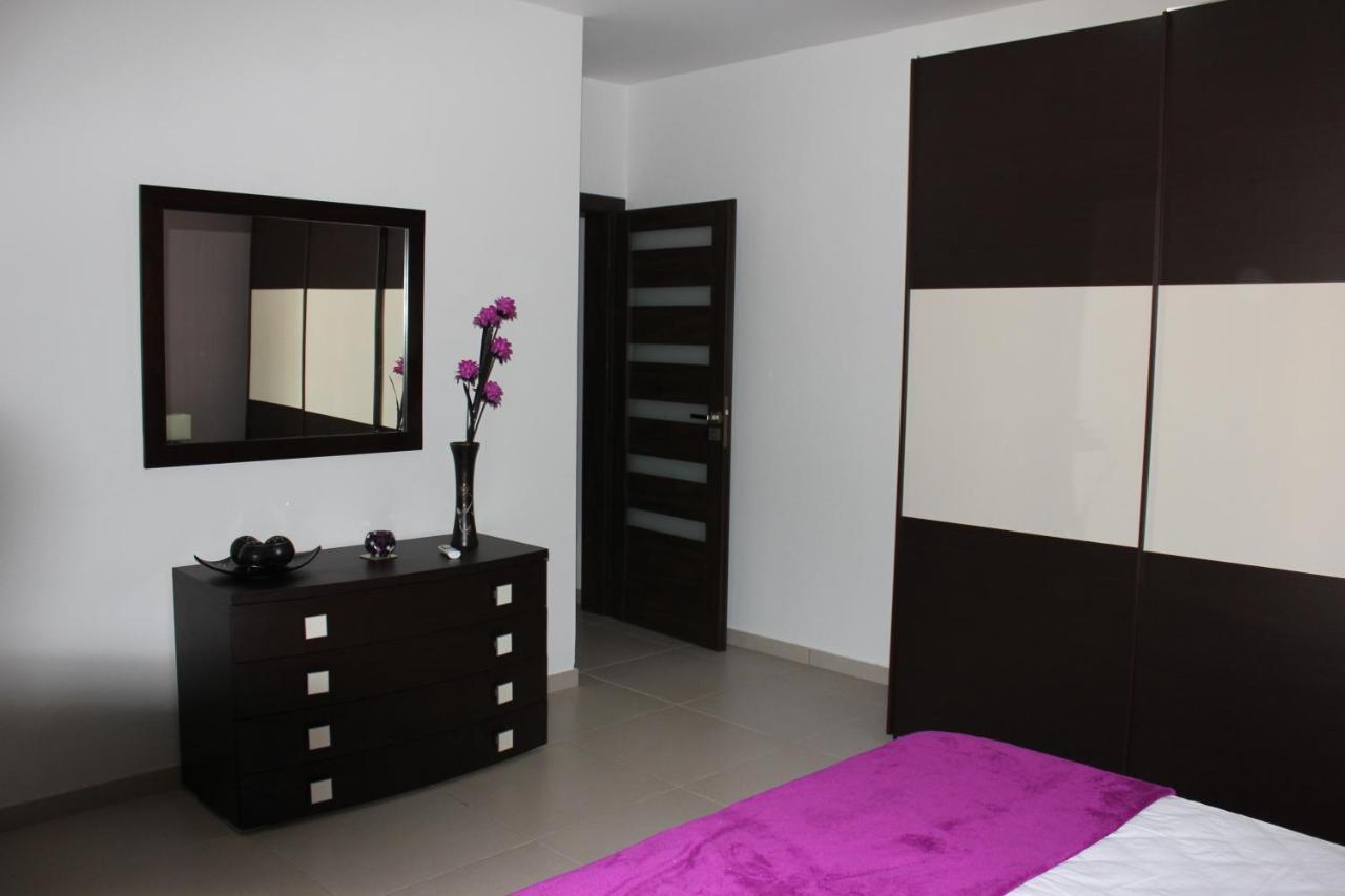 Sunny 2 Bedroom, 2 Bathrooms, Seaside Apt. Sliema Kültér fotó