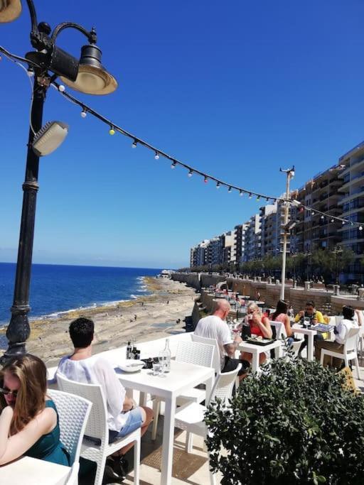 Sunny 2 Bedroom, 2 Bathrooms, Seaside Apt. Sliema Kültér fotó