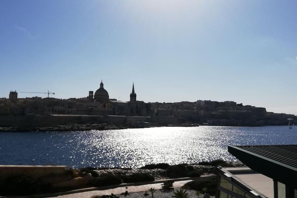 Sunny 2 Bedroom, 2 Bathrooms, Seaside Apt. Sliema Kültér fotó